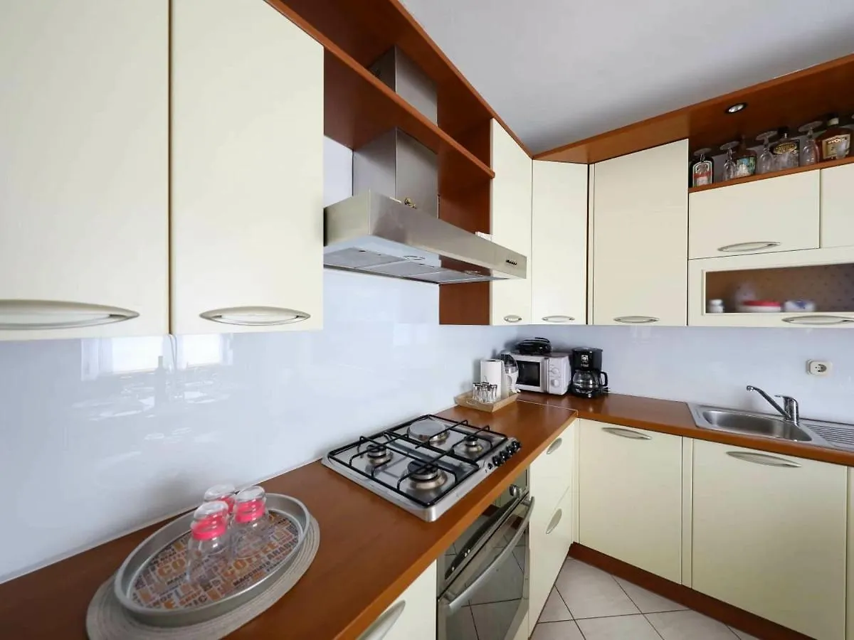 Charming Villa In Poli Nik With Swimming Pool Policnik