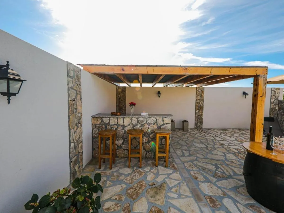 Charming Villa In Poli Nik With Swimming Pool Policnik