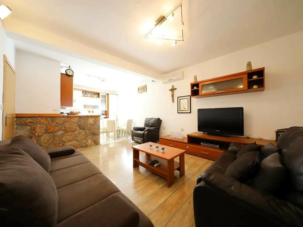 Charming Villa In Poli Nik With Swimming Pool Policnik