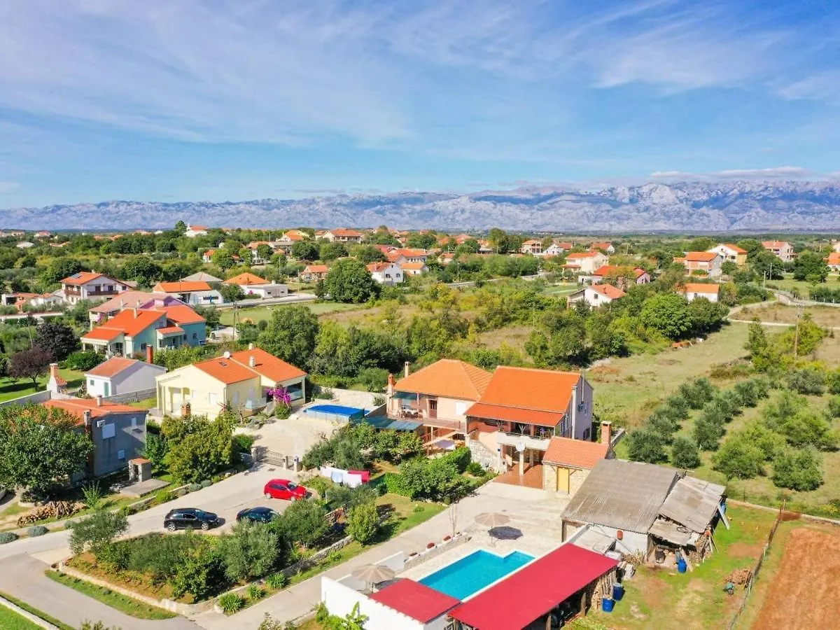 Charming Villa In Poli Nik With Swimming Pool Policnik