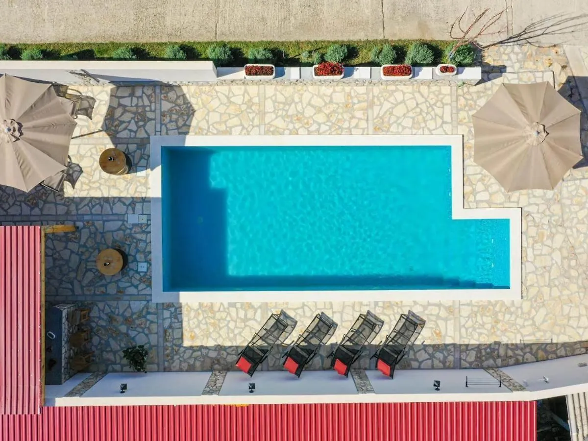 Charming Villa In Poli Nik With Swimming Pool Policnik