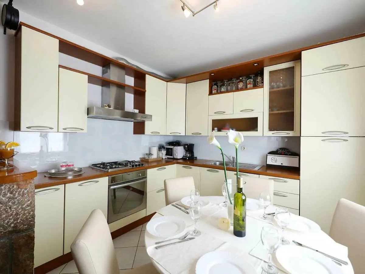 Charming Villa In Poli Nik With Swimming Pool Policnik
